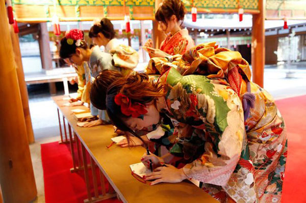 Inoue Sayuri, Sakurai Reika, Nakada Kana, Nagashima Seira, Nishino Nanase, Nojo Ami, Wakatsuki Yumi (Nogizaka46)