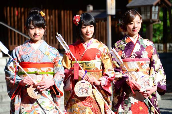 Nogizaka46 members Ikoma Rina, Marika, Kawamura Mahiro coming-of-age ceremony